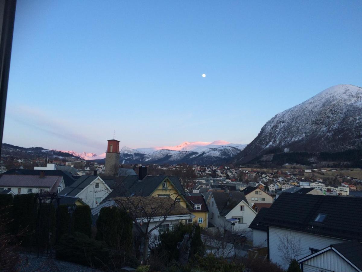 Bed and Breakfast Line Pa Hauane1 Volda Exterior foto