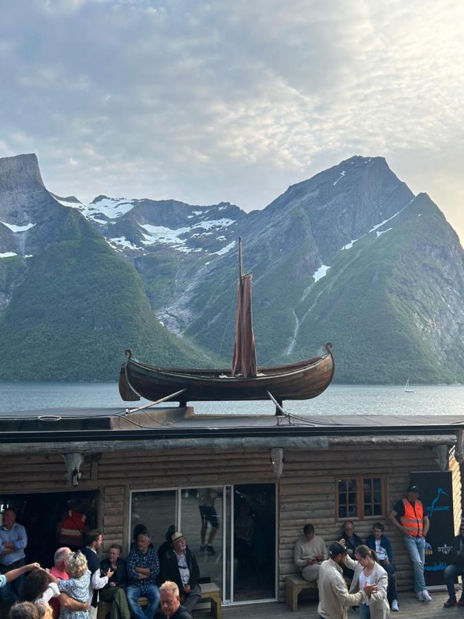 Bed and Breakfast Line Pa Hauane1 Volda Exterior foto