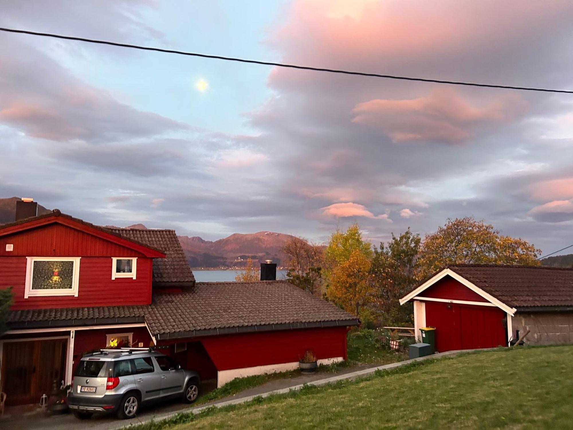 Bed and Breakfast Line Pa Hauane1 Volda Exterior foto