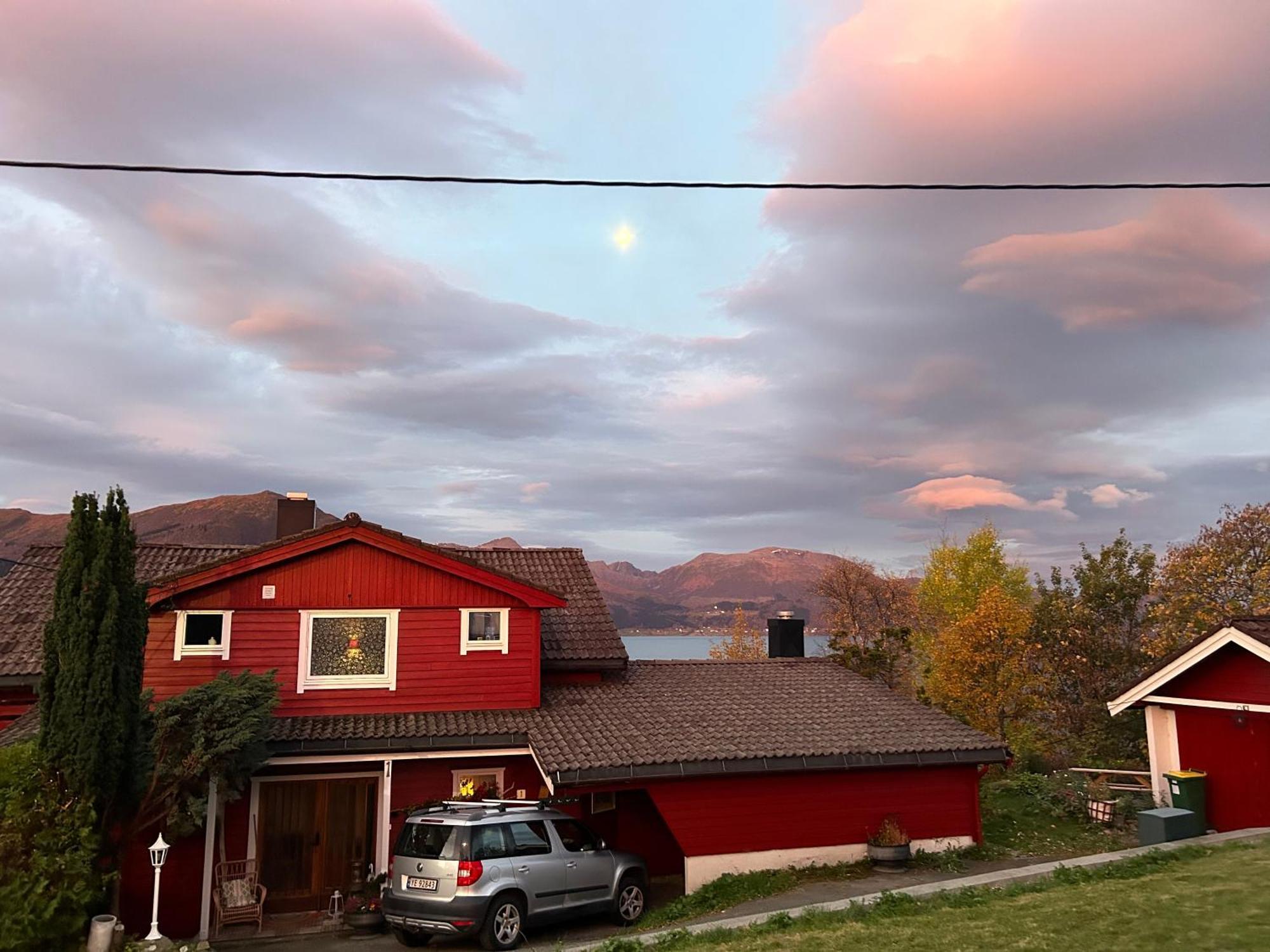 Bed and Breakfast Line Pa Hauane1 Volda Exterior foto